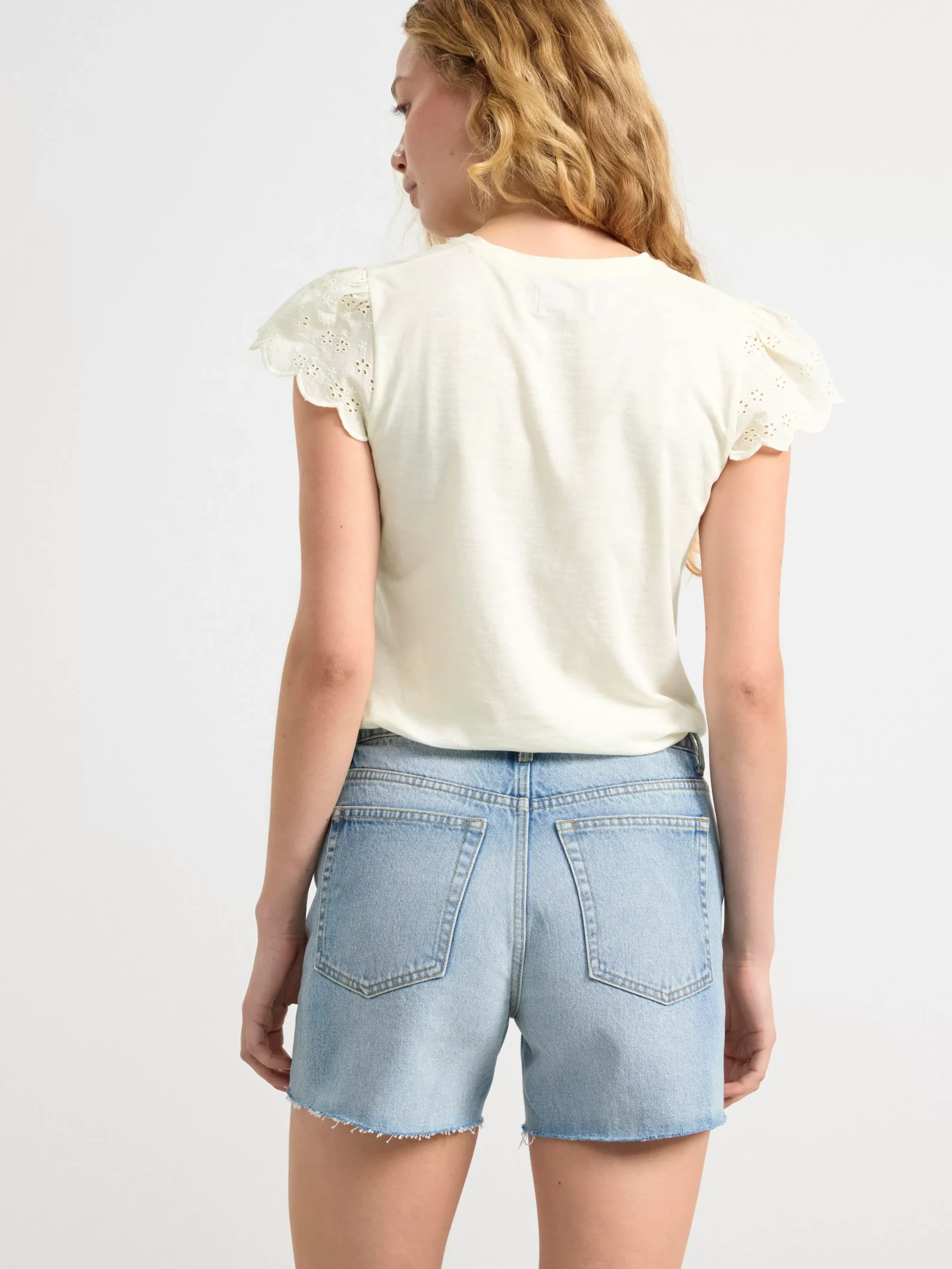 Toppar & T-Shirts>Lindex V-Ringad Topp Med Halbroderad Arm Off White